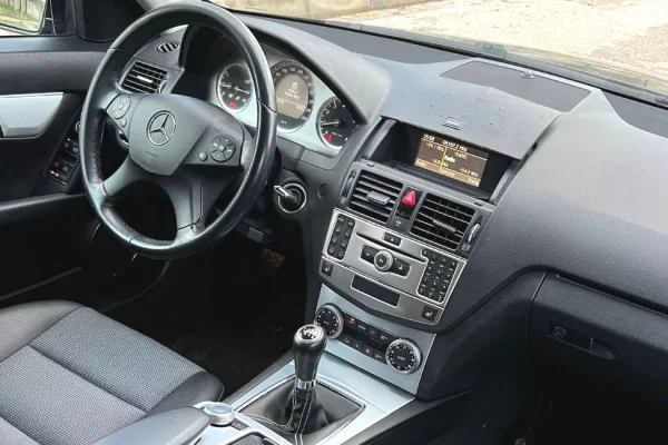 Cars for sale in Fier, Mercedes-Benz, 2009 gasoline-gas,Kambio Manual Payment 4,300  Euro.