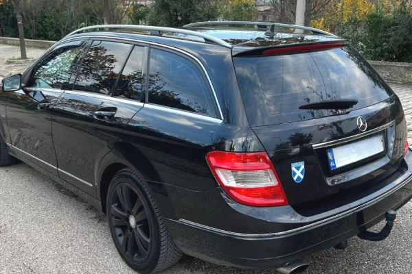 Cars for sale in Fier, Mercedes-Benz, 2009 gasoline-gas,Kambio Manual Payment 4,300  Euro.