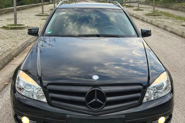 Cars for sale in Fier, Mercedes-Benz, 2009 gasoline-gas,Kambio Manual Payment 4,300  Euro.