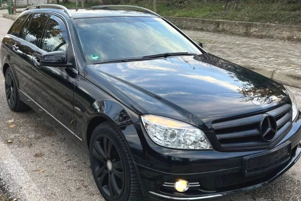 Cars for sale in Fier, Mercedes-Benz, 2009 gasoline-gas,Kambio Manual Payment 4,300  Euro.