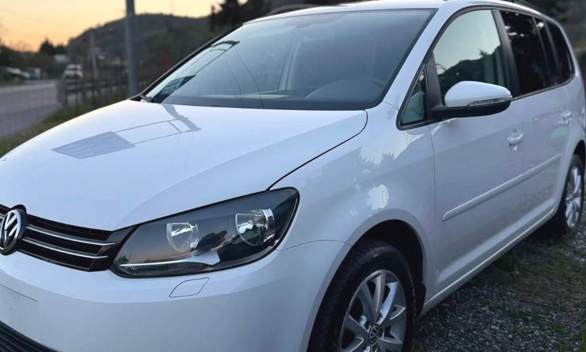 Makina ne shitje ne Elbasan, Volkswagen, 2012 Diesel,Kambio Automatik Pagesa 7,800  Euro.