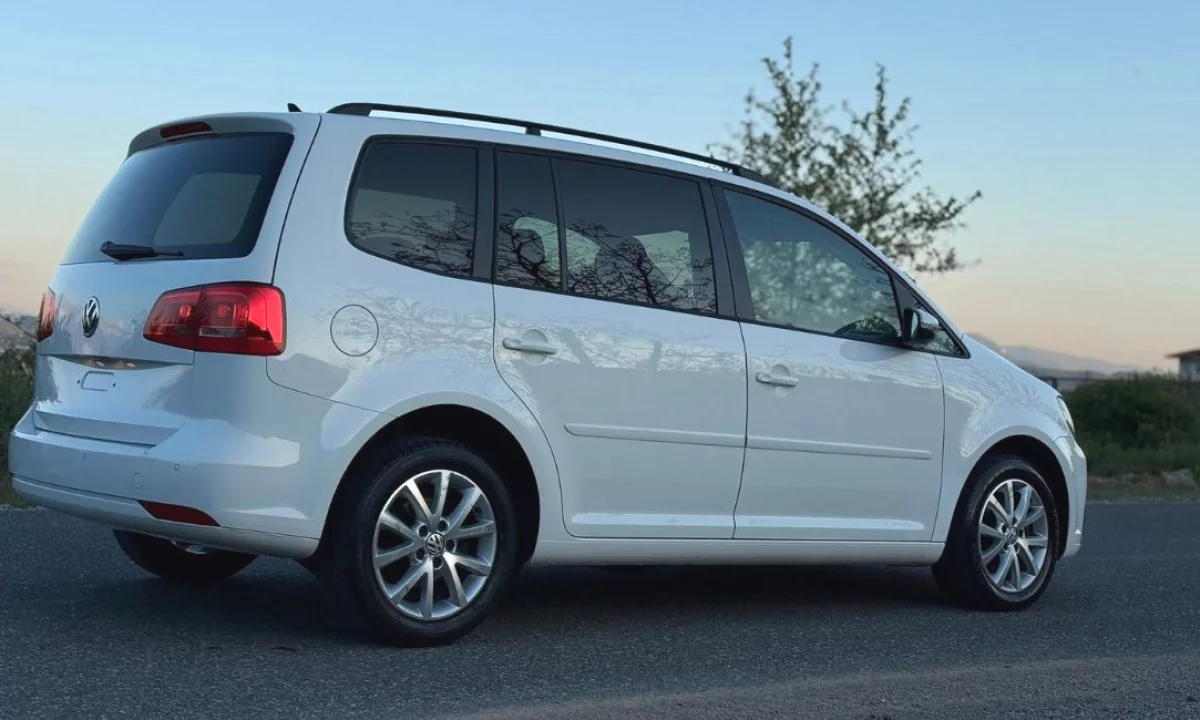 Makina ne shitje ne Elbasan, Volkswagen, 2012 Diesel,Kambio Automatik Pagesa 7,800  Euro.