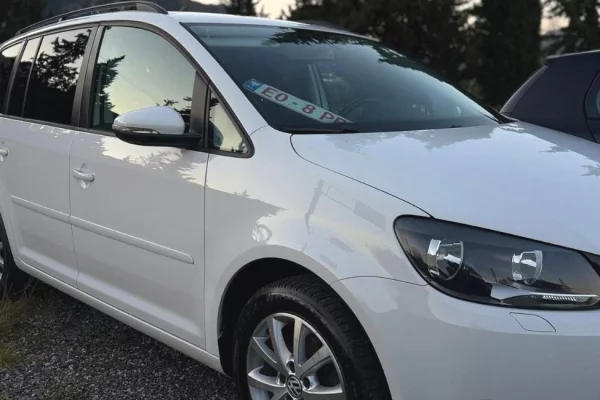 Makina ne shitje ne Elbasan, Volkswagen, 2012 Diesel,Kambio Automatik Pagesa 7,800  Euro.