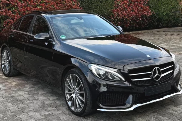Makina ne shitje ne Tirane, Mercedes-Benz, 2016 Diesel,Kambio Automatik Pagesa 15,500  Euro.