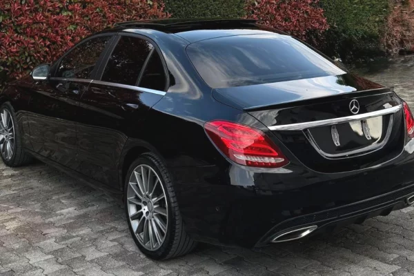 Makina ne shitje ne Tirane, Mercedes-Benz, 2016 Diesel,Kambio Automatik Pagesa 15,500  Euro.