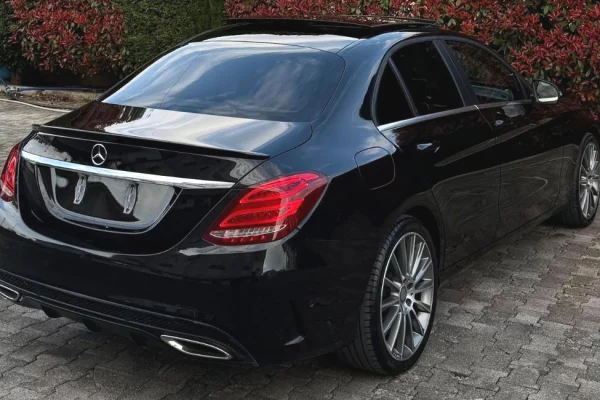 Makina ne shitje ne Tirane, Mercedes-Benz, 2016 Diesel,Kambio Automatik Pagesa 15,500  Euro.