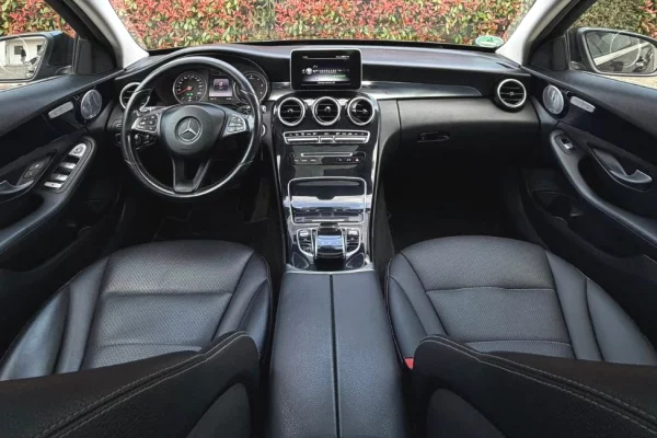 Makina ne shitje ne Tirane, Mercedes-Benz, 2016 Diesel,Kambio Automatik Pagesa 15,500  Euro.