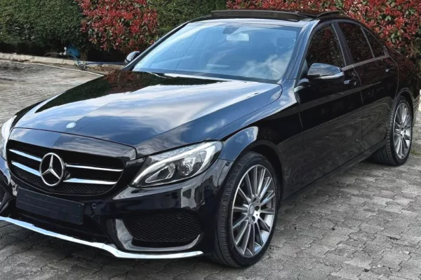 Makina ne shitje ne Tirane - 15,500 Euro