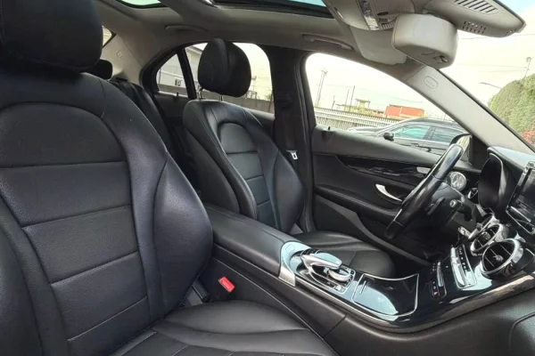 Makina ne shitje ne Tirane - 15,500 Euro