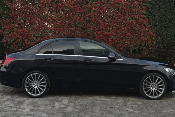 Makina ne shitje ne Tirane, Mercedes-Benz, 2016 Diesel,Kambio Automatik Pagesa 15,500  Euro.