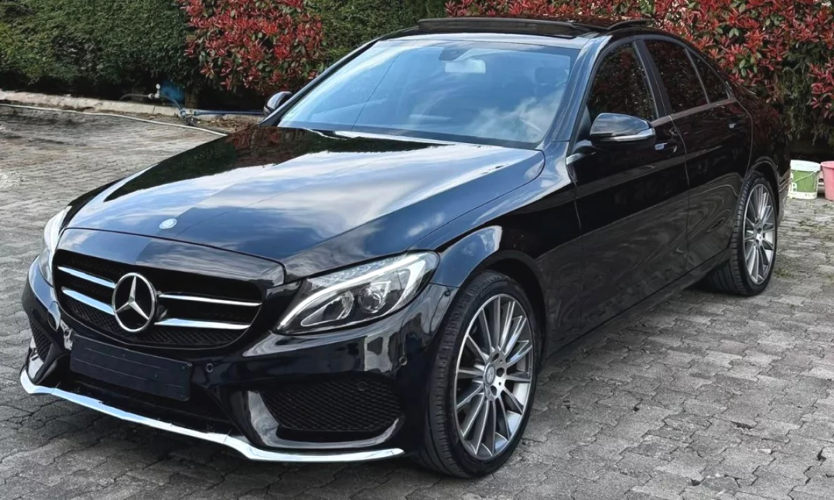 Makina ne shitje ne Tirane, Mercedes-Benz, 2016 Diesel,Kambio Automatik Pagesa 15,500  Euro.