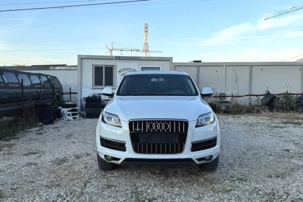 Makina ne shitje ne Tirane - 10,900 Euro