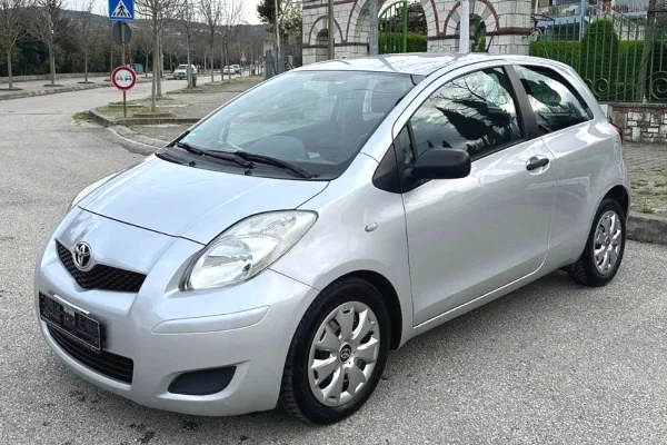 Makina ne shitje ne Vlore - 3,000 Euro