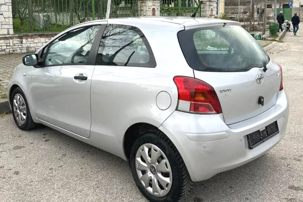 Makina ne shitje ne Vlore, Toyota, 2010 Diesel,Kambio Manual Pagesa 3,000  Euro.