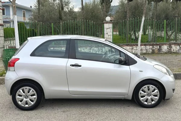 Makina ne shitje ne Vlore, Toyota, 2010 Diesel,Kambio Manual Pagesa 3,000  Euro.