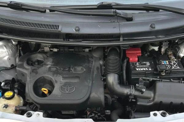 Makina ne shitje ne Vlore, Toyota, 2010 Diesel,Kambio Manual Pagesa 3,000  Euro.