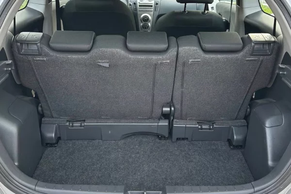 Makina ne shitje ne Vlore, Toyota, 2010 Diesel,Kambio Manual Pagesa 3,000  Euro.