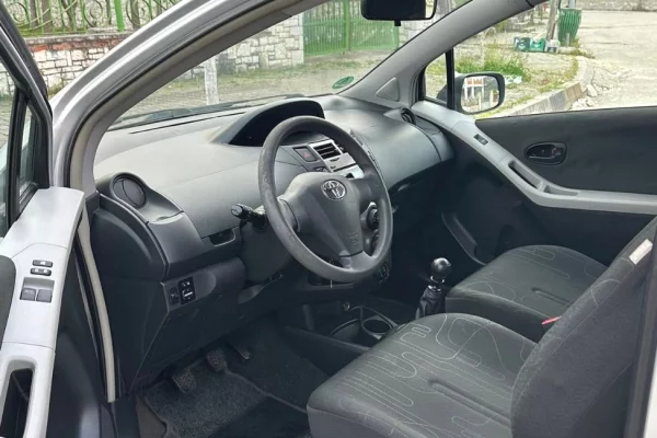 Makina ne shitje ne Vlore, Toyota, 2010 Diesel,Kambio Manual Pagesa 3,000  Euro.