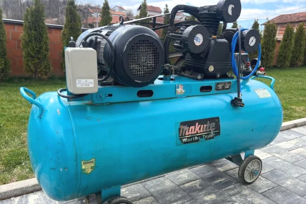 🔧 Shitet Kompresor Ajri 300L – Gjendje Shume e Mire