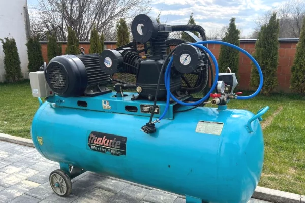 🔧 Shitet Kompresor Ajri 300L – Gjendje Shume e Mire