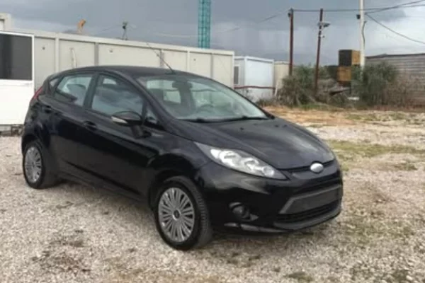 Makina ne shitje ne Tirane - 320,000 Leke