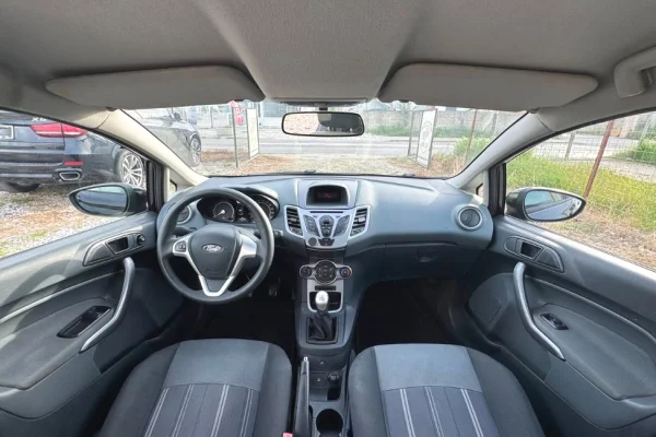 Makina ne shitje ne Tirane, Ford, 2010 gasoline-gas,Kambio Manual Pagesa 320,000  Leke.