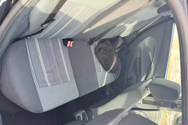 Makina ne shitje ne Tirane, Ford, 2010 gasoline-gas,Kambio Manual Pagesa 320,000  Leke.