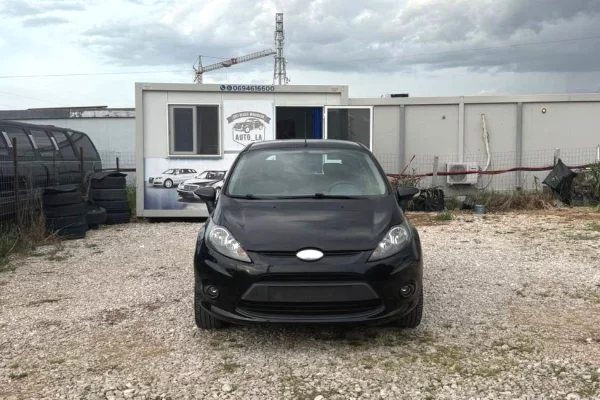 Makina ne shitje ne Tirane, Ford, 2010 gasoline-gas,Kambio Manual Pagesa 320,000  Leke.