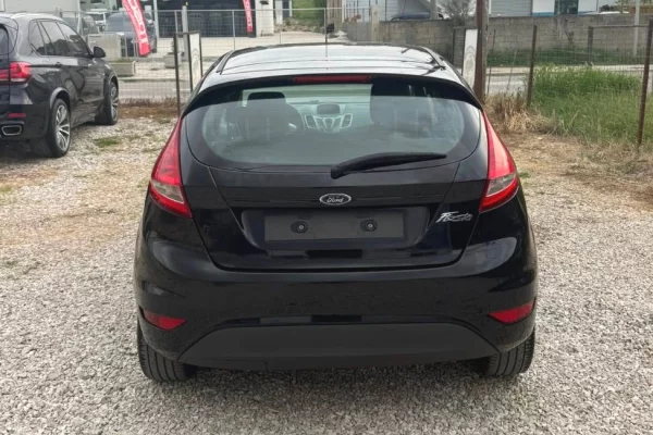 Makina ne shitje ne Tirane, Ford, 2010 gasoline-gas,Kambio Manual Pagesa 320,000  Leke.