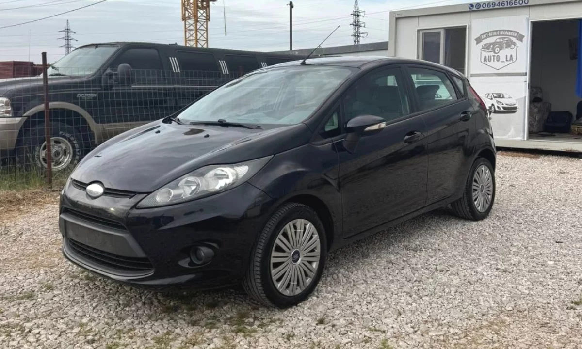 Makina ne shitje ne Tirane, Ford, 2010 gasoline-gas,Kambio Manual Pagesa 320,000  Leke.