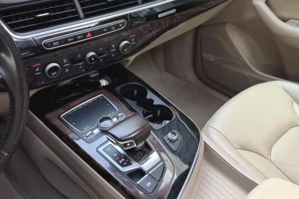 Makina ne shitje ne Tirane, Audi, 2017 Benzine,Kambio Automatik Pagesa 19,500  Euro.