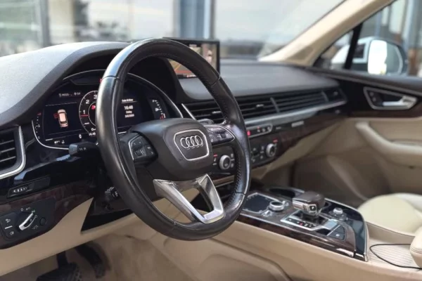 Makina ne shitje ne Tirane, Audi, 2017 Benzine,Kambio Automatik Pagesa 19,500  Euro.