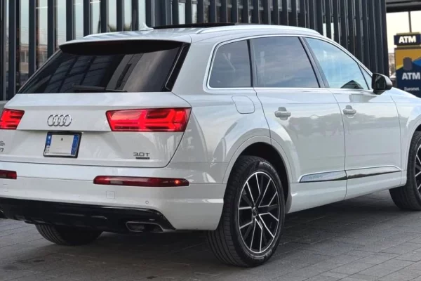 Makina ne shitje ne Tirane, Audi, 2017 Benzine,Kambio Automatik Pagesa 19,500  Euro.