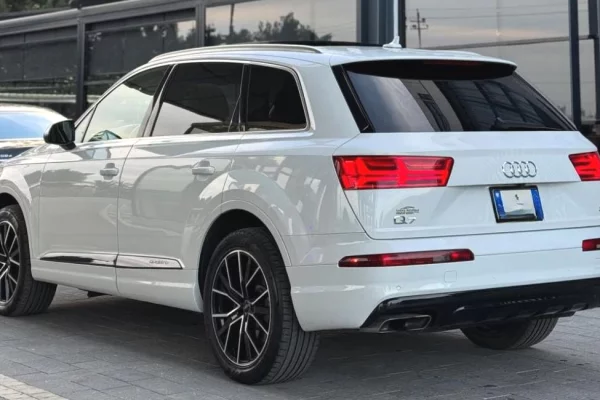 Makina ne shitje ne Tirane, Audi, 2017 Benzine,Kambio Automatik Pagesa 19,500  Euro.
