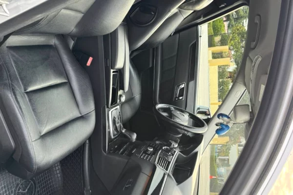 Makina ne shitje ne Tirane, Mercedes-Benz, 2010 Diesel,Kambio Automatik Pagesa 6,300  Euro.