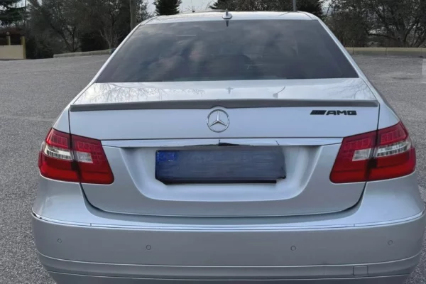 Makina ne shitje ne Tirane, Mercedes-Benz, 2010 Diesel,Kambio Automatik Pagesa 6,300  Euro.