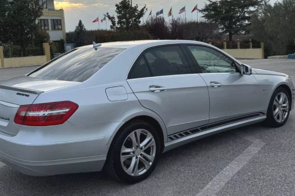 Makina ne shitje ne Tirane, Mercedes-Benz, 2010 Diesel,Kambio Automatik Pagesa 6,300  Euro.