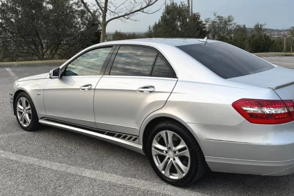 Makina ne shitje ne Tirane, Mercedes-Benz, 2010 Diesel,Kambio Automatik Pagesa 6,300  Euro.