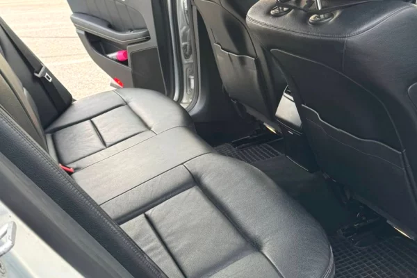 Makina ne shitje ne Tirane, Mercedes-Benz, 2010 Diesel,Kambio Automatik Pagesa 6,300  Euro.