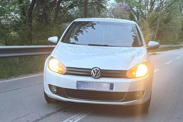Makina ne shitje ne Tirane, Volkswagen, 2011 Diesel,Kambio Automatik Pagesa 6,800  Euro.