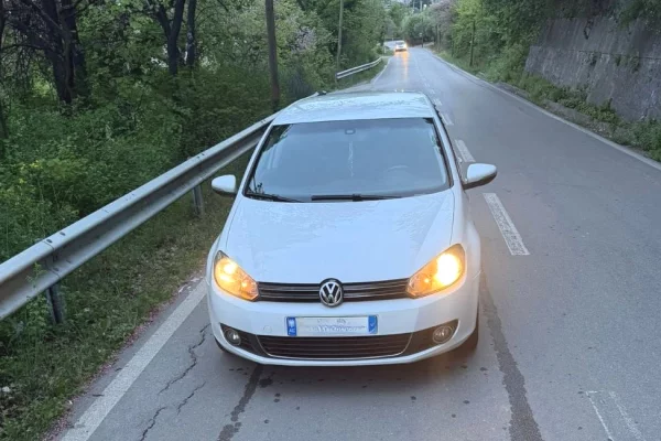 Makina ne shitje ne Tirane, Volkswagen, 2011 Diesel,Kambio Automatik Pagesa 6,800  Euro.