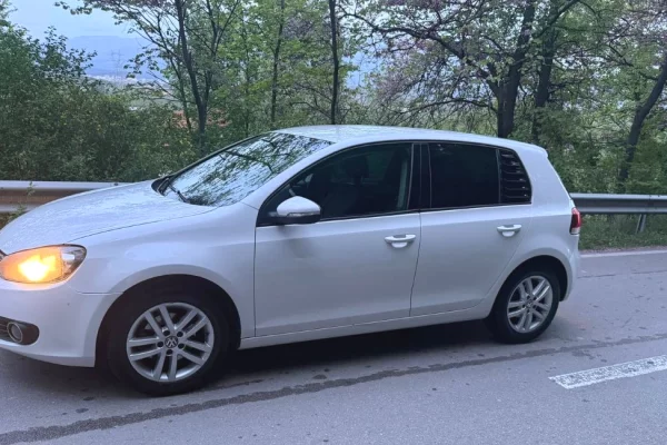 Makina ne shitje ne Tirane - 6,800 Euro