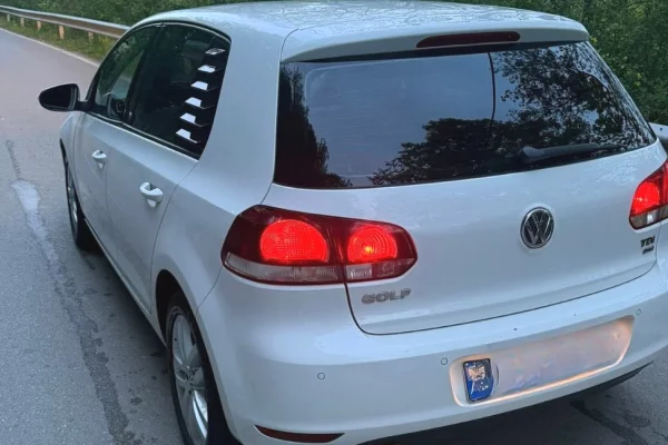 Makina ne shitje ne Tirane, Volkswagen, 2011 Diesel,Kambio Automatik Pagesa 6,800  Euro.