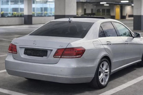 Makina ne shitje ne Tirane, Mercedes-Benz, 2011 Diesel,Kambio Automatik Pagesa 7,500  Euro.