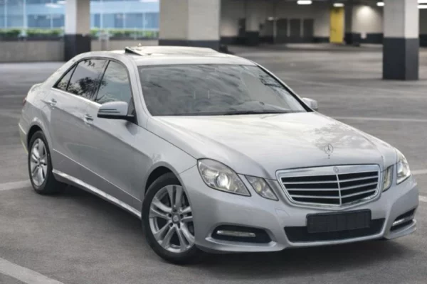 Makina ne shitje ne Tirane, Mercedes-Benz, 2011 Diesel,Kambio Automatik Pagesa 7,500  Euro.