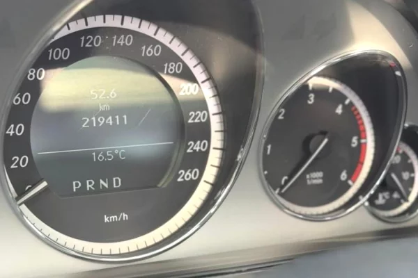 Makina ne shitje ne Tirane - 7,500 Euro