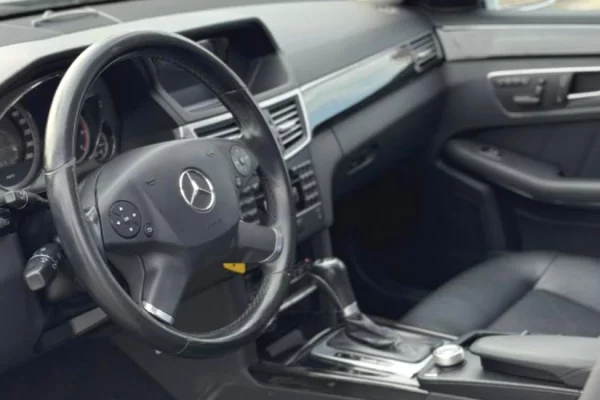 Makina ne shitje ne Tirane - 7,500 Euro