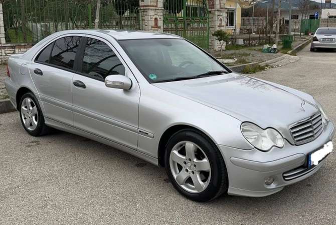 Auto in Vendita a Tirana - 3,200 Euro