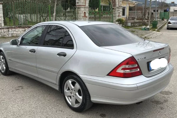 Auto in Vendita a Tirana, Mercedes-Benz, 2005 Benzine,Kambio Manual Pagamento 3,200  Euro.