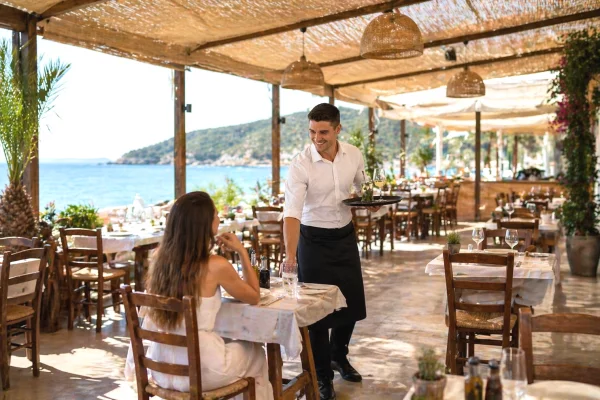 Njoftime Pune per Kamarier, Ndihmës Ekonomiste ne Vlore